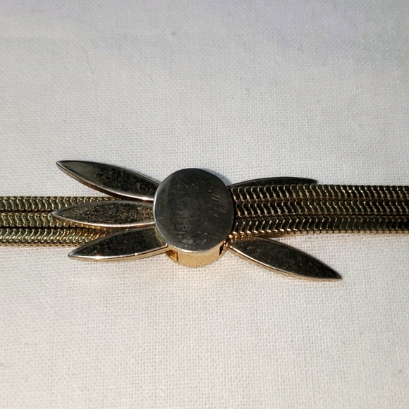 Monet costume jewelry gold necklace - Picture 4 of 6